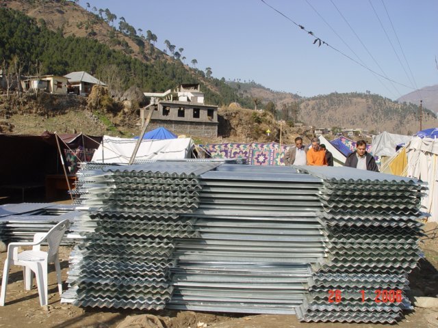 pakistanearthquake2005housingmaterrial.jpg