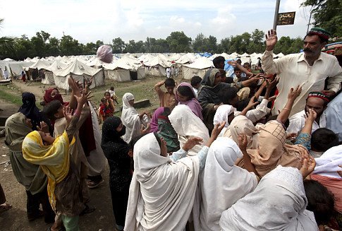 pakistanfloodsstruggleforrelief.jpg